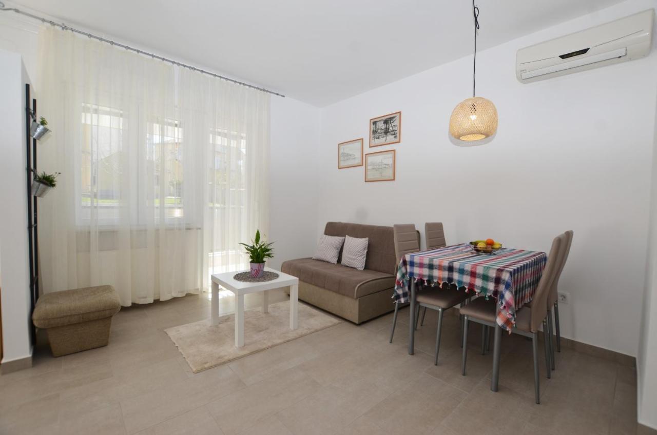 M&N Apartment Ровинь Экстерьер фото