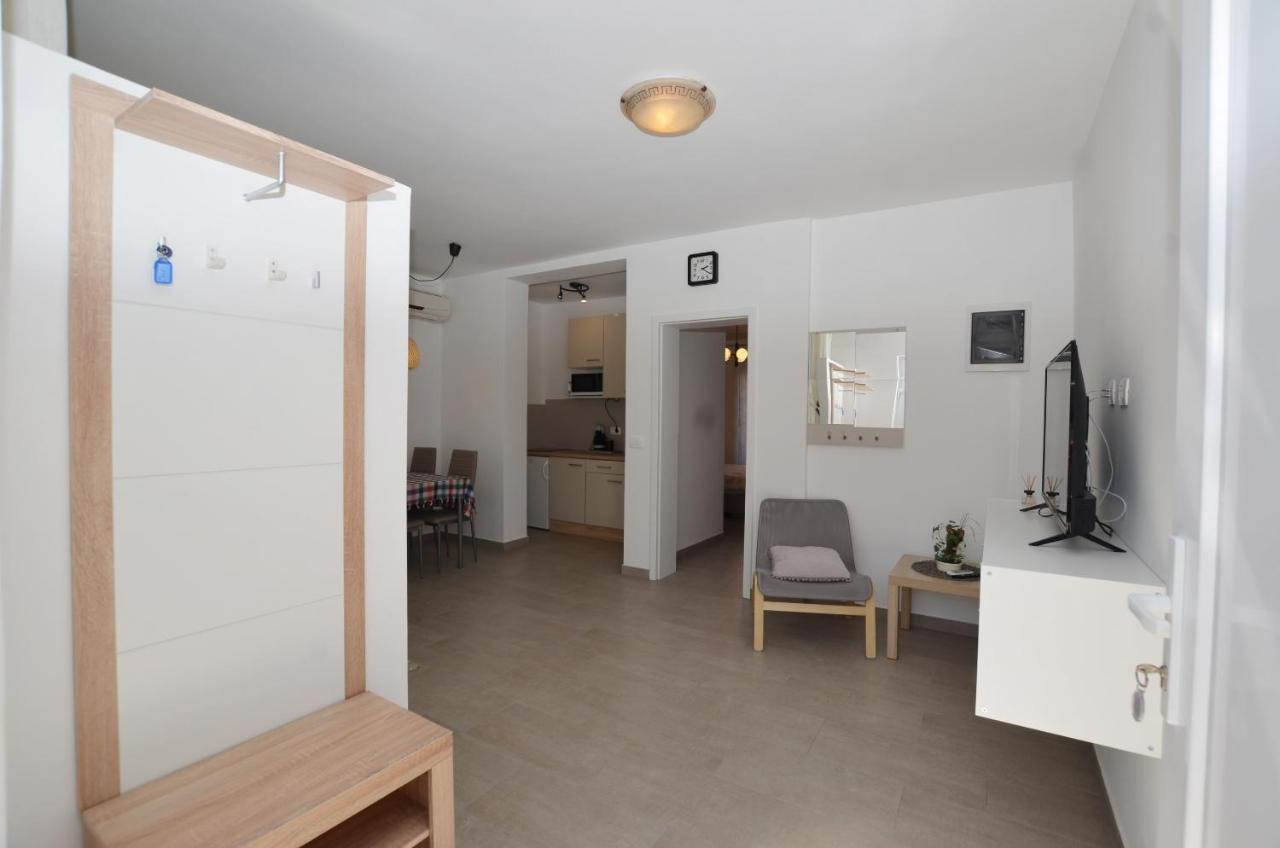 M&N Apartment Ровинь Экстерьер фото